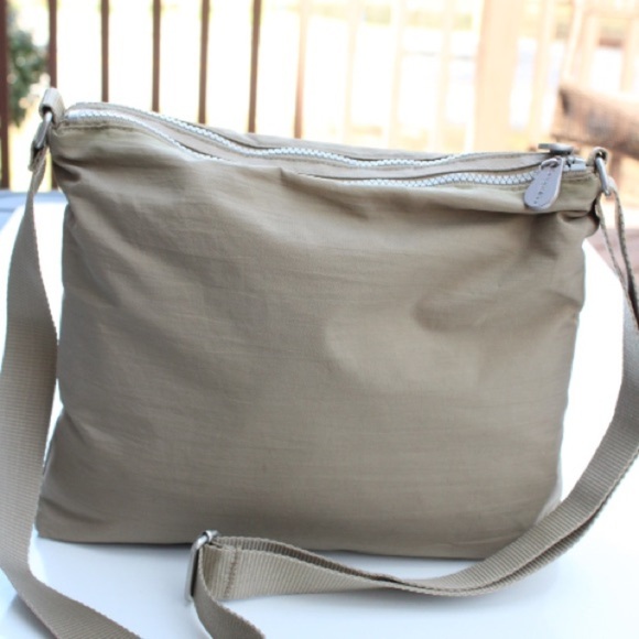 Baggallini cross body bag - Picture 10 of 12